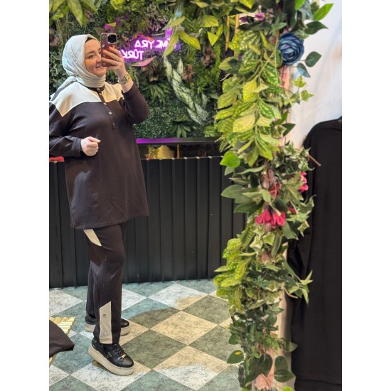 Rahat Kesim Büyük Beden Şerit Detaylı Tesettür Spor Takım – Tunik & Pantolon 2’li Set